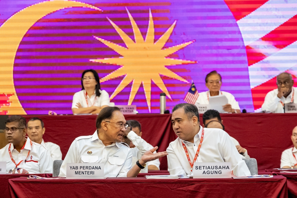 Anwar Calls on Melaka DAP to Reconsider Exit from State Government