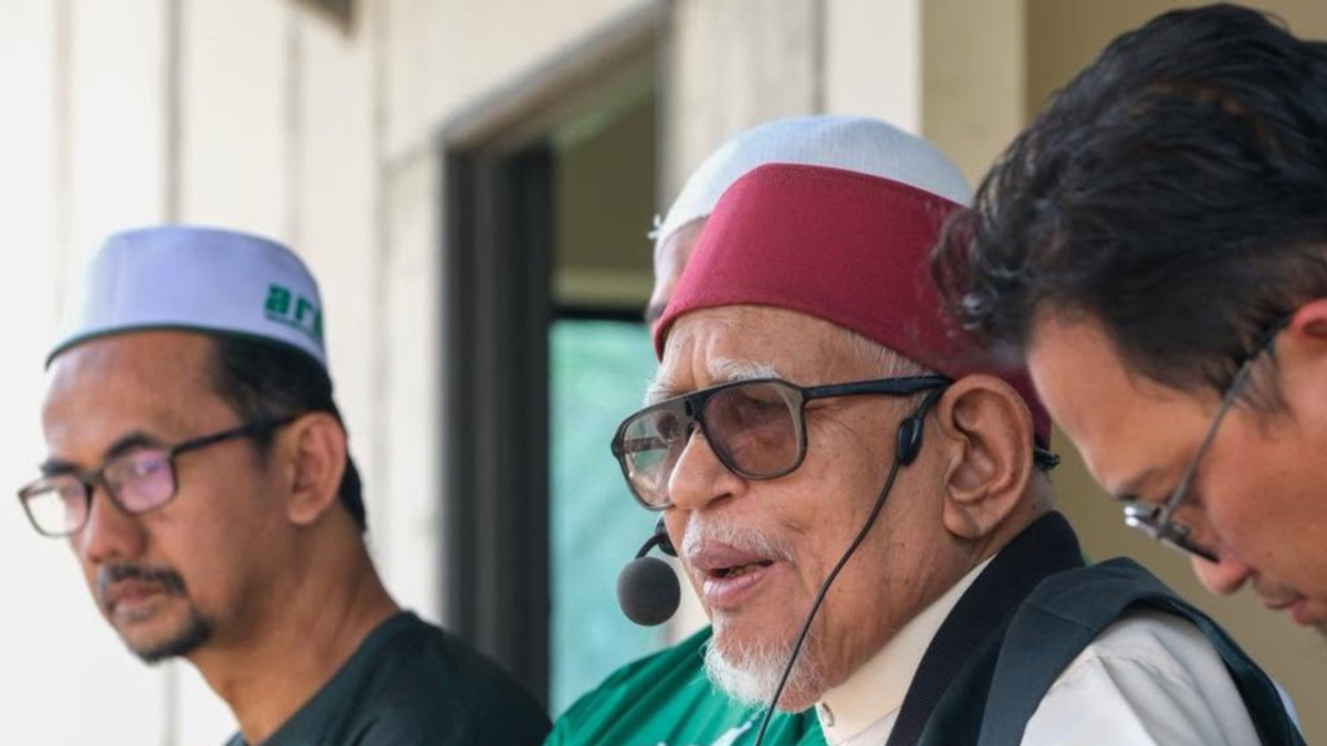 PAS President Hadi Calls for Malay-Muslim Unity with Moderate Non-Muslim Coalition Partners