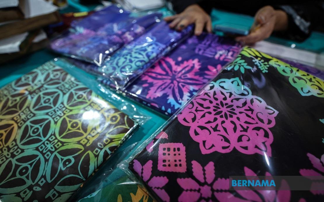 Johor Batik Artisans Weave State Identity Into Textile Heritage