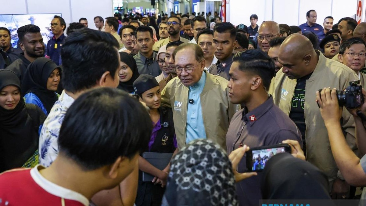 Malaysia Cannot Progress While Citizens Cling to Divisive Politics, Says PM Anwar