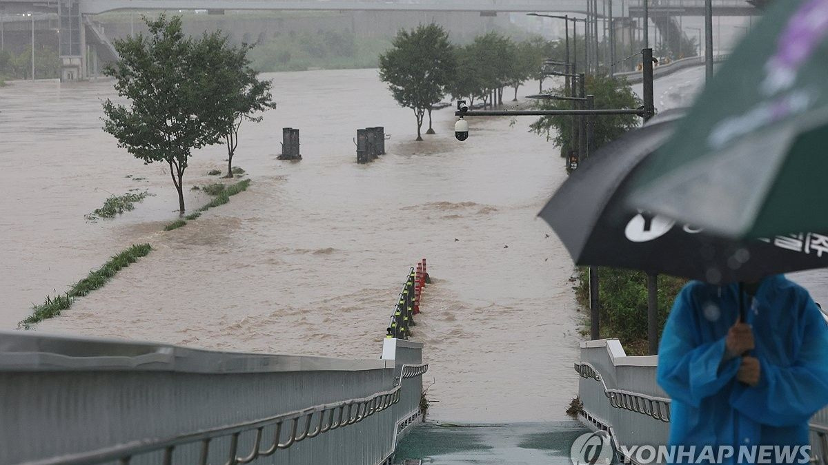 Seoul and Eastern Regions Battered by Severe Rainfall; 10 National Parks Shut Down