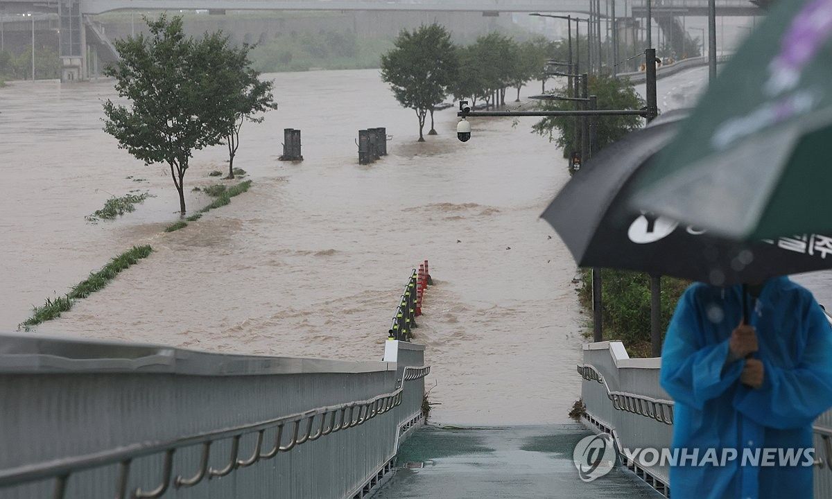 Seoul and Eastern Regions Battered by Severe Rainfall; 10 National Parks Shut Down
