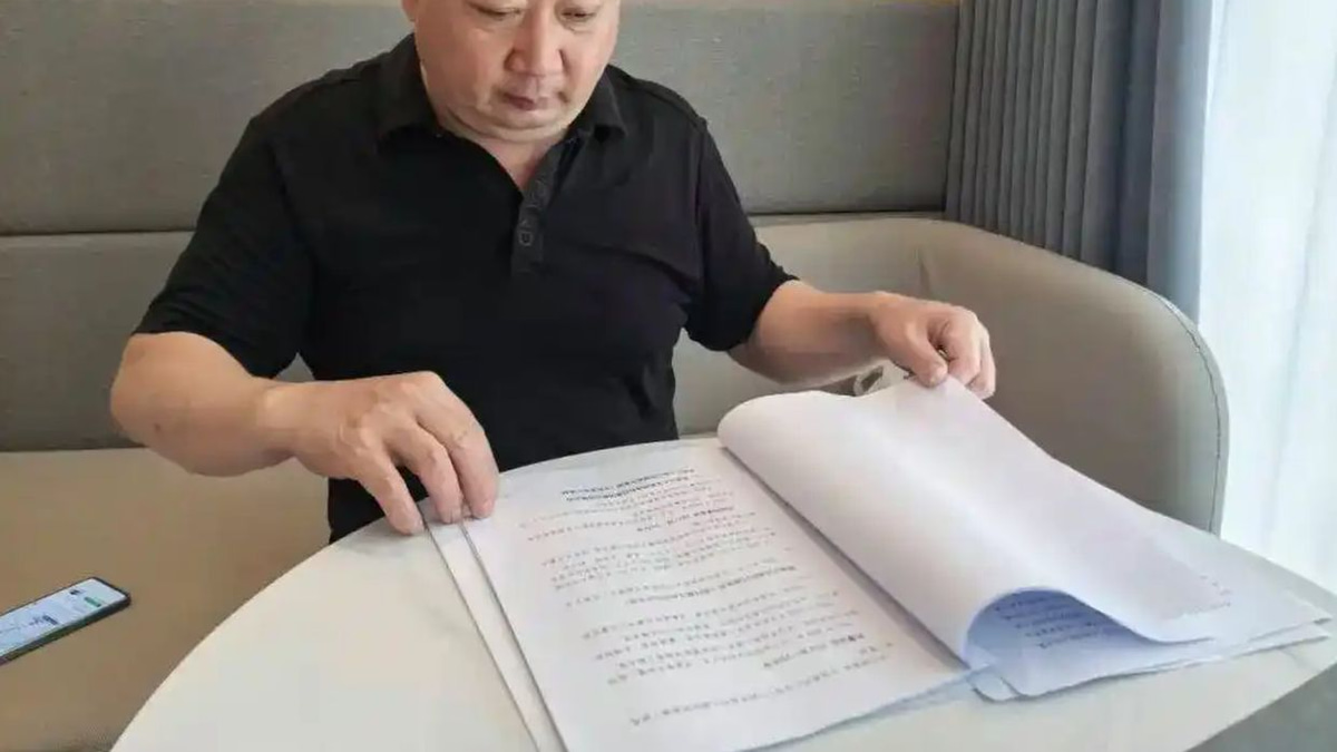 Chinese Father Sues Gaming Giants Over Son's Addiction, Seeks Court Oversight