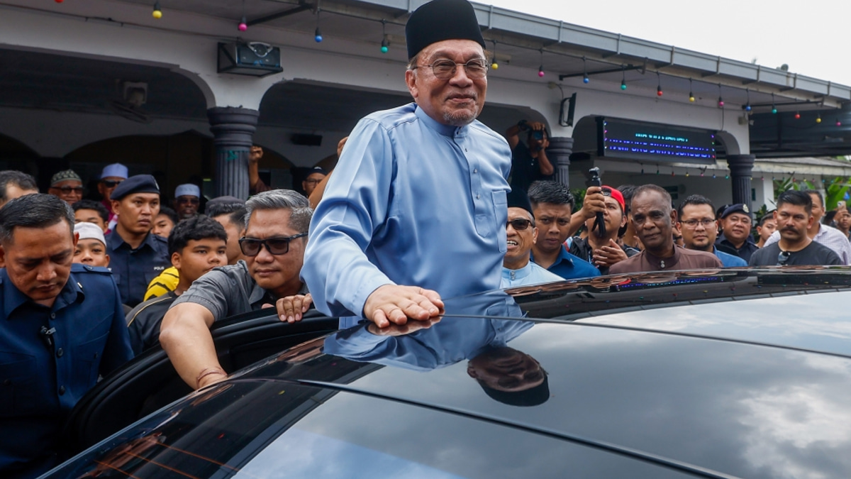 Malaysia's Israeli Travel Ban Is Political, Not Religious, Anwar Clarifies