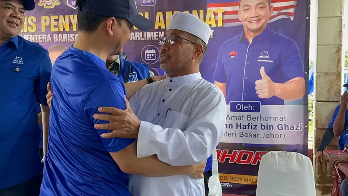 PAS Leaders' Presence at BN Event Signals Shifting Political Alignments in Batu Pahat