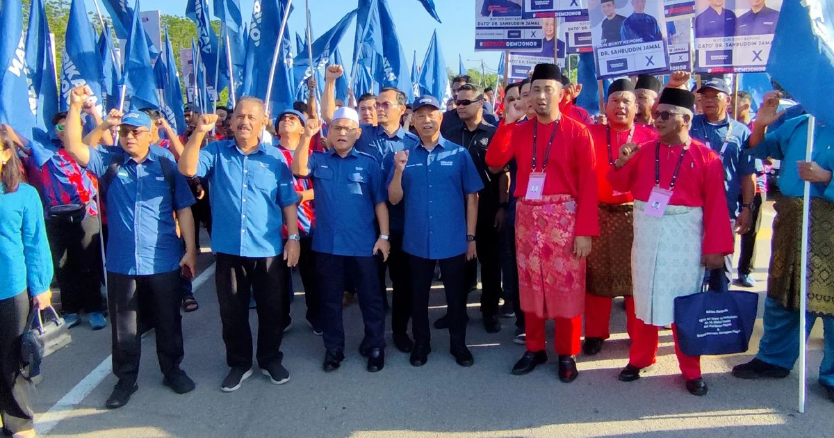 Muhyiddin campaigns alongside Sahruddin in Bukit Kepong nomination battle