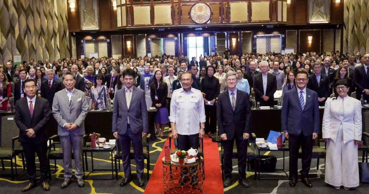 Malaysia Must Not Dismiss Nuclear Power in Regional Energy Shift, Anwar Says