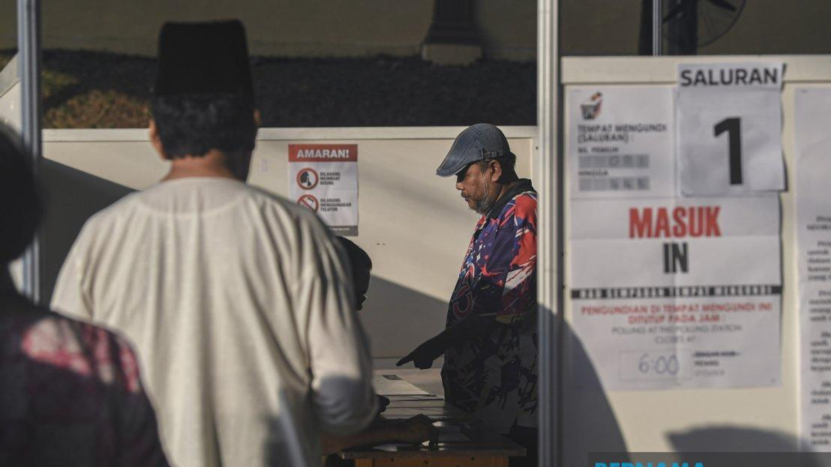 Cabinet Members Vote in Johor State Election as Polls Open Across State