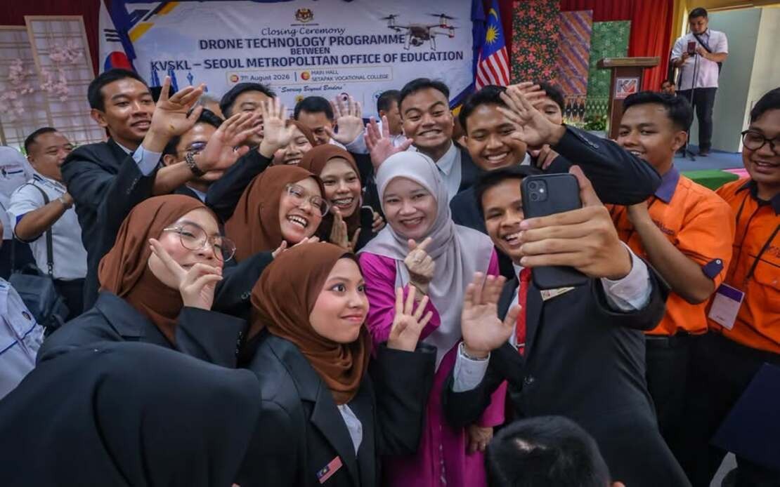 Education Minister Challenges Setapak Vocational Students to Deploy Drone Technology for Campus Security