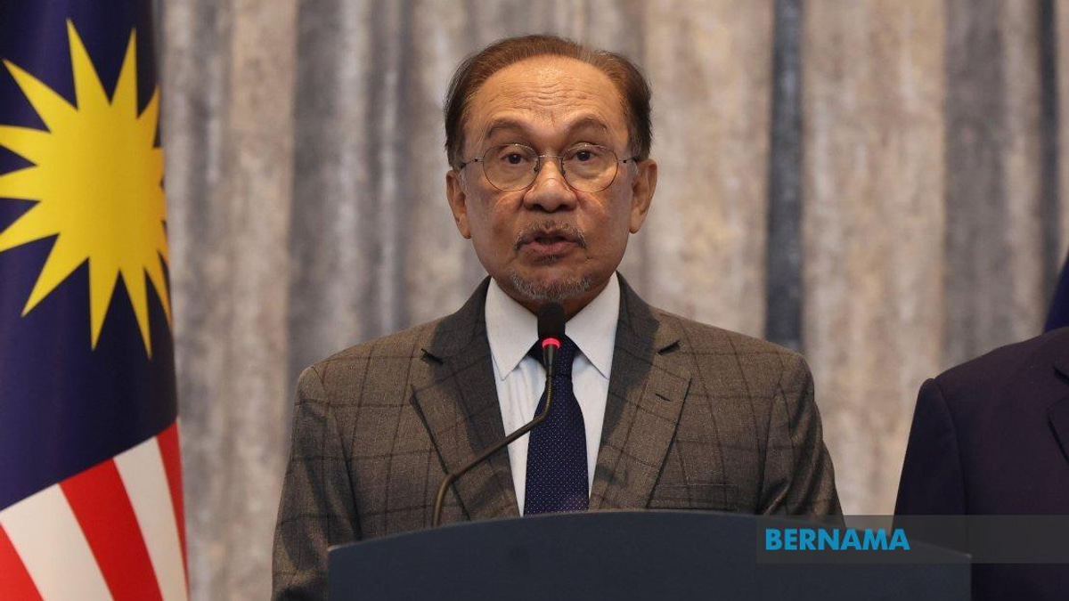 Media Must Balance Tech Adoption with Core Values, Anwar Tells Press