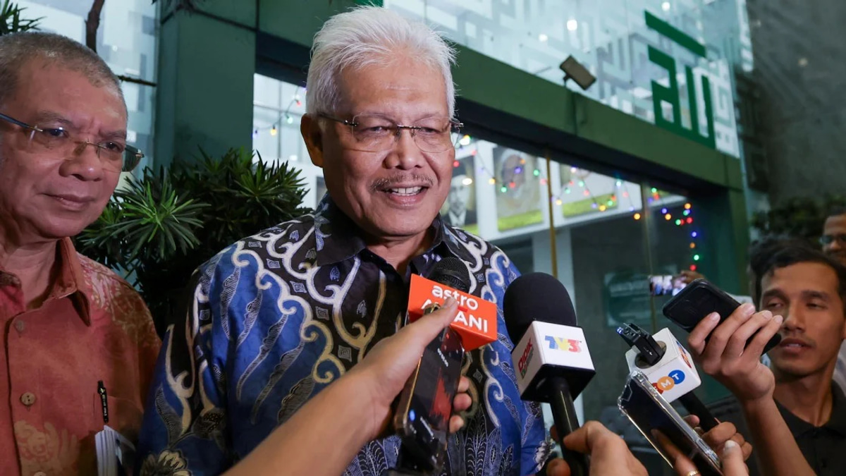 Takiyuddin Formally Notifies Parliament of Hamzah's Return as Opposition Leader