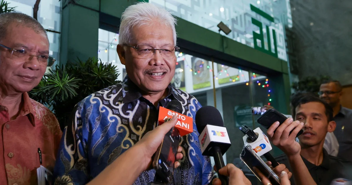 Takiyuddin Formally Notifies Parliament of Hamzah's Return as Opposition Leader