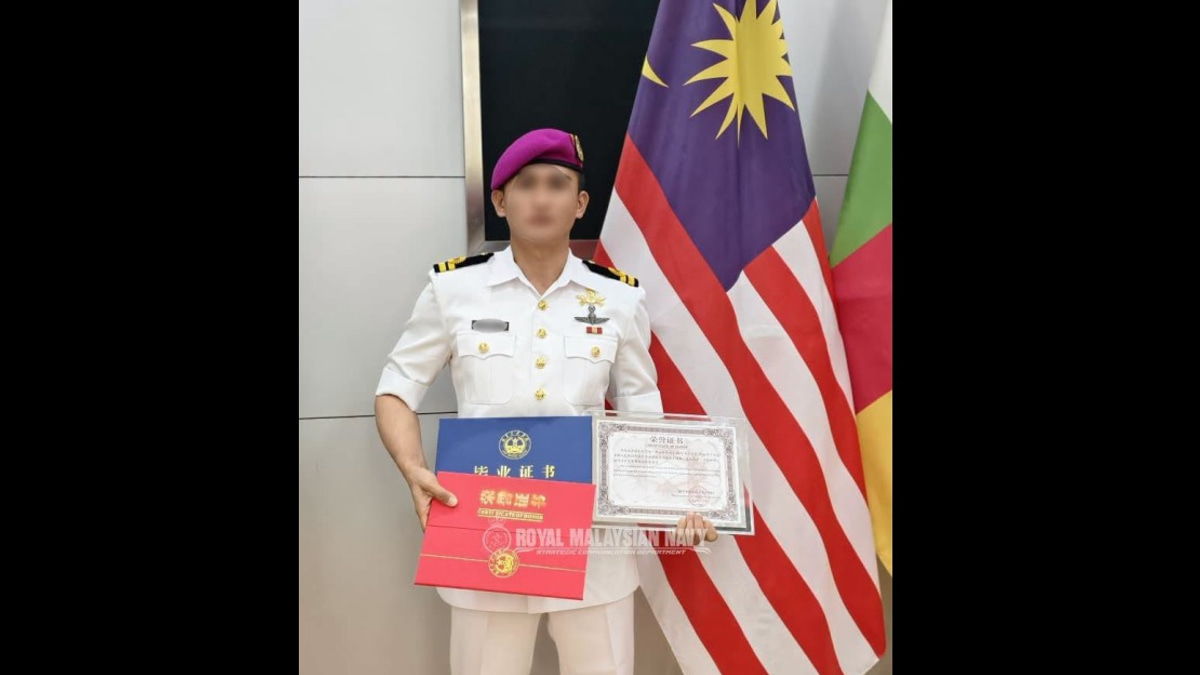 Selangor Sultan Praises PASKAL Officer's Top Performance at Chinese Military Academy