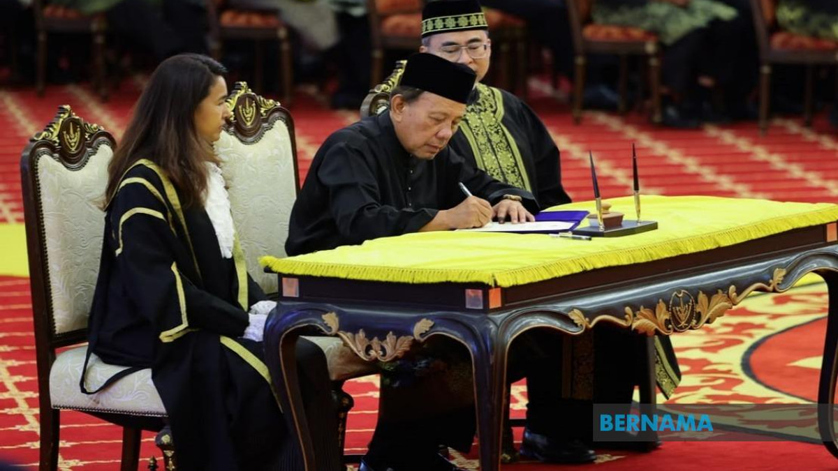 Veteran Lawyer Ismail Lasim Takes Office as Negeri Sembilan Menteri Besar