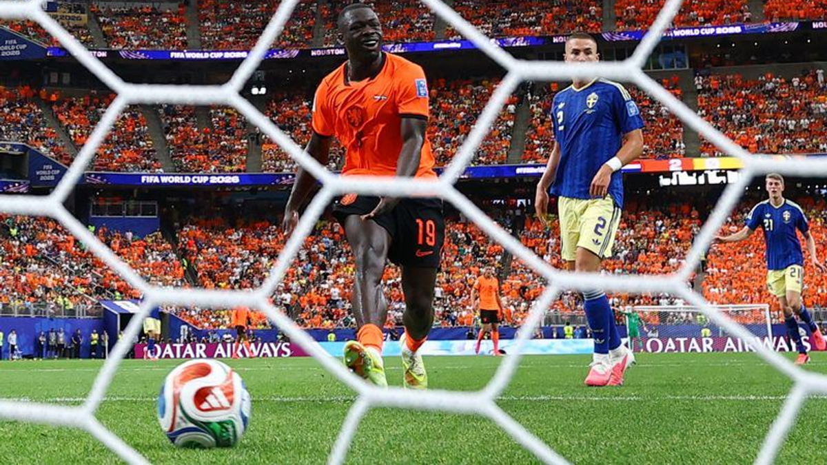 Brobbey's brace puts him in pole position to lead Dutch attack
