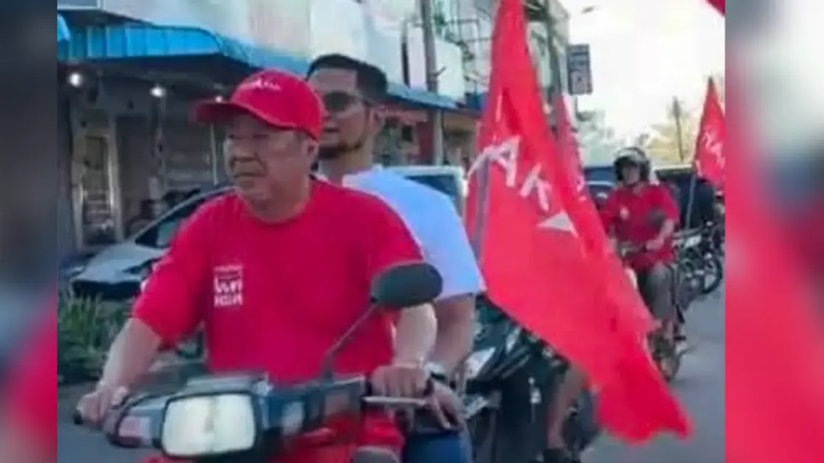 Transport Minister Loke Siew Fook Criticises Coalition Politicians For Unsafe Motorcycle Riding