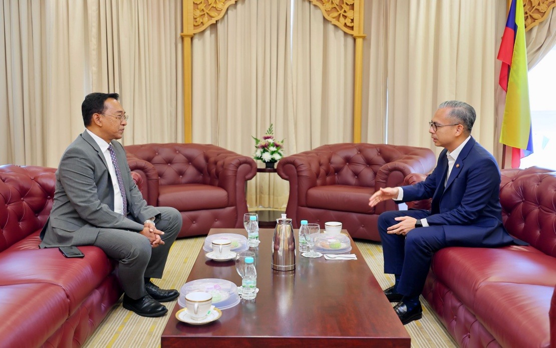 Communications Minister Fahmi Meets Newly-Appointed Ambassador to Lebanon