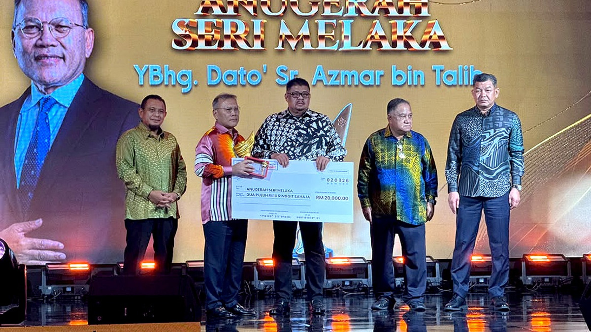 Melaka CM Urges State's High Achievers to Mentor Next Generation
