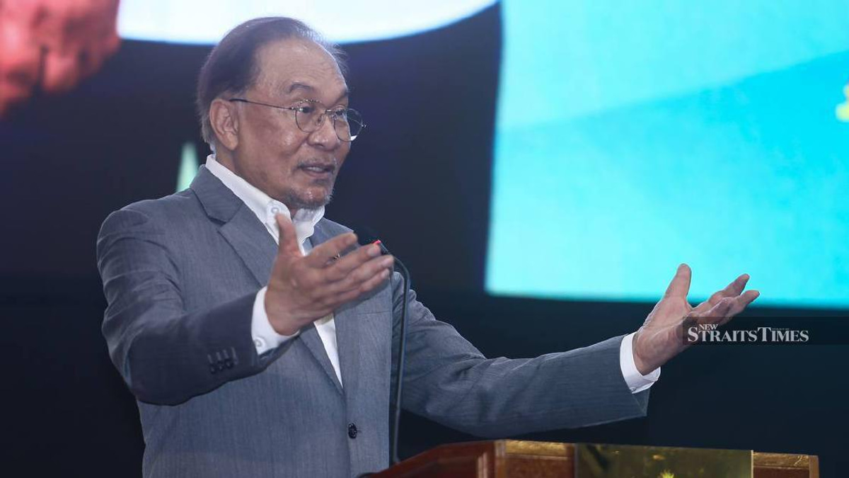 Anwar Orders Civil Service Overhaul Over Promotion Delays Stretching Eight Years