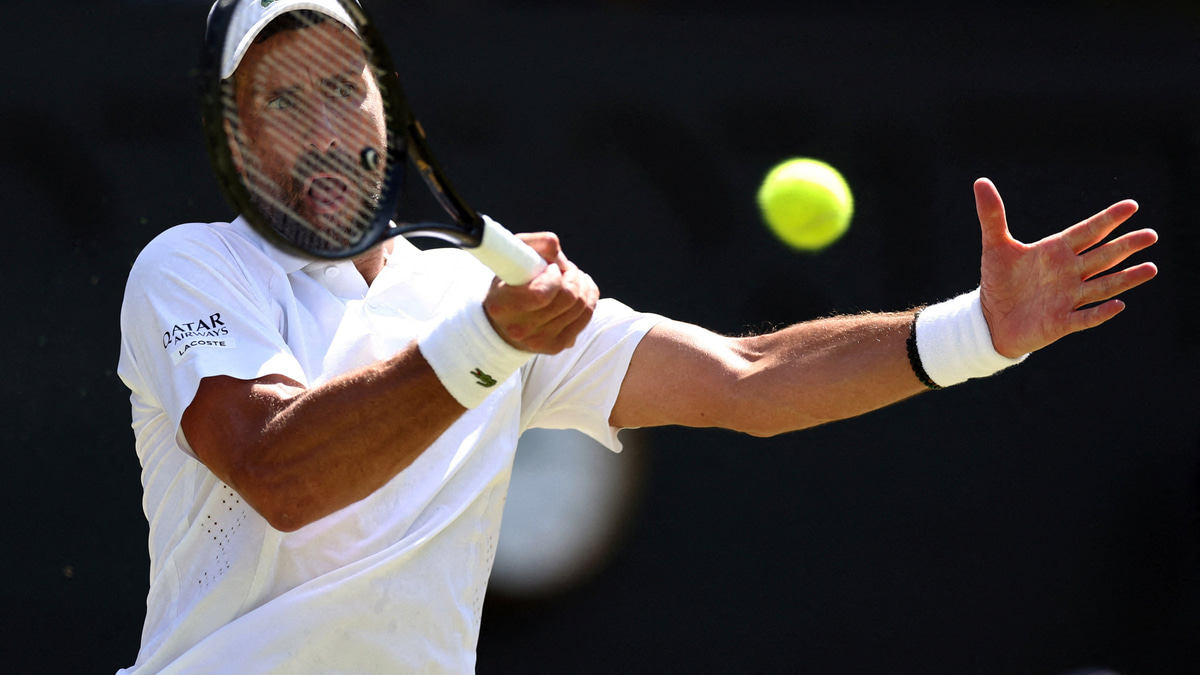 Djokovic Battles Through Historic Wimbledon Quarterfinal, Clashes With Referee Over Court Roof