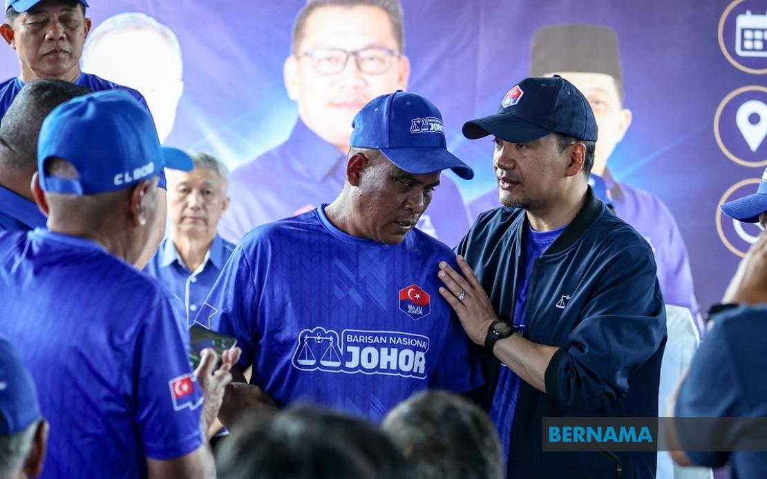 Vision Impaired Voter in Johor Refuses to Let Disability Stop Him From Exercising Democratic Right