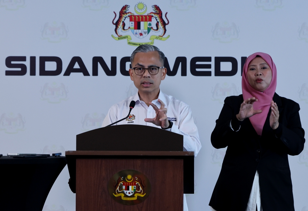 PM Orders Rapid Processing of 15,000 Foreign Worker Applications to Address Labour Shortage