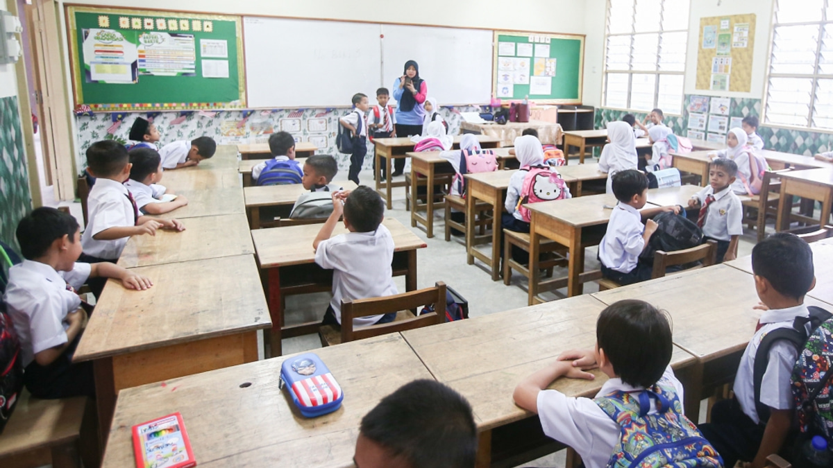 Teachers' Union Urges Legal Shield Against Lawsuits as Educators Fear Disciplining Students