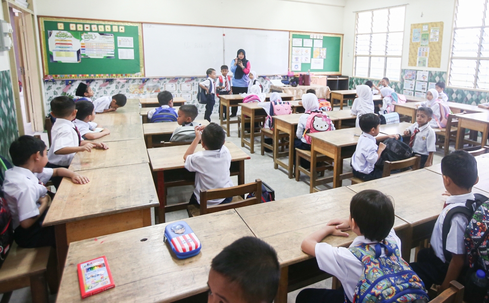 Teachers' Union Urges Legal Shield Against Lawsuits as Educators Fear Disciplining Students