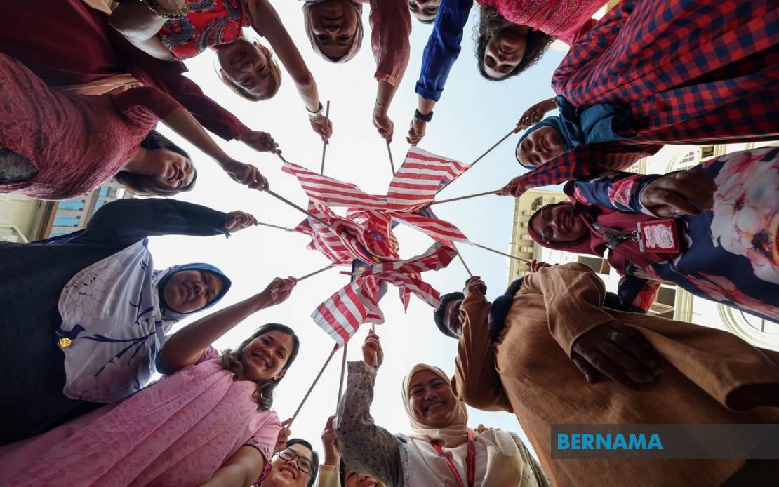 Anwar Calls on Malaysians to Protect Nation and Guard Unity Ahead of National Day