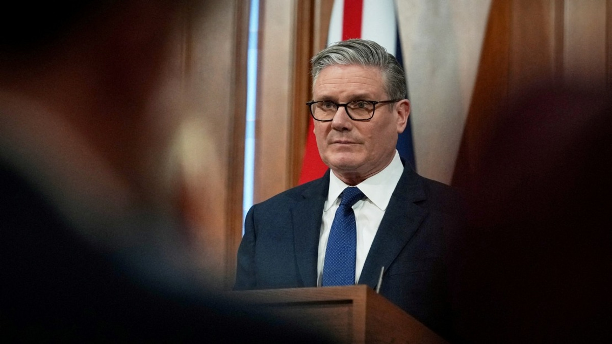 Trump Predicts UK PM Starmer Will Resign Over Immigration and Energy Policy Failures
