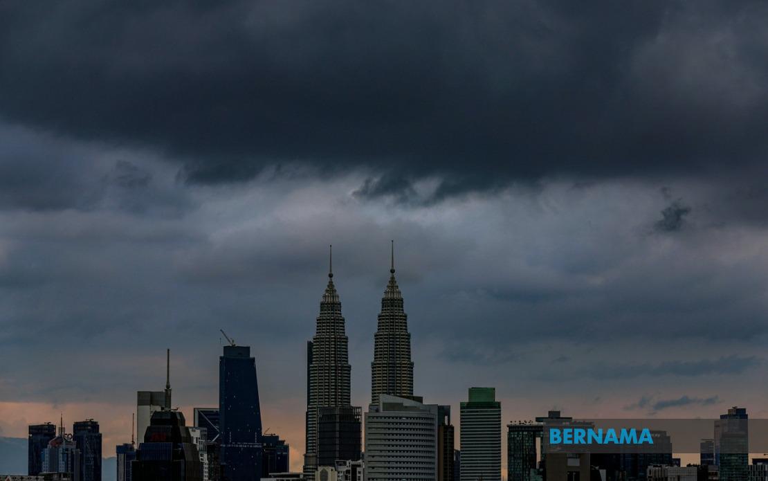 Severe Weather Alert: Thunderstorms and Heavy Rain to Batter KL, Putrajaya and 10 States Until Evening