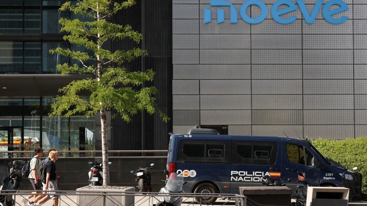 Fire Engulfs Madrid's Second-Tallest Tower, Explosion Precedes Blaze