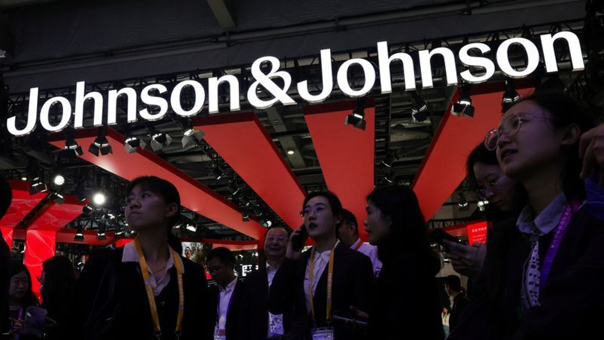 Johnson & Johnson Gains FDA Approval for Ottava Robotic Surgery System, Challenging Market Leader Intuitive Surgical
