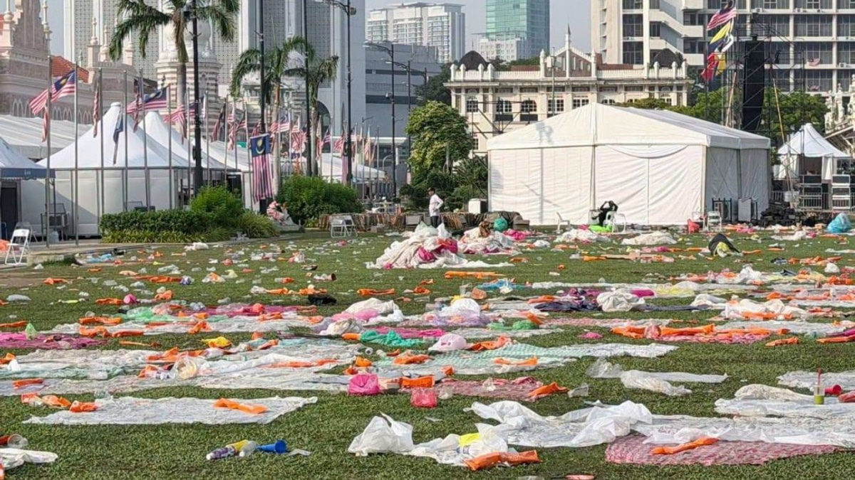 DBKL Launches Cleanup After World Cup Final Gathering Leaves Dataran Merdeka Littered