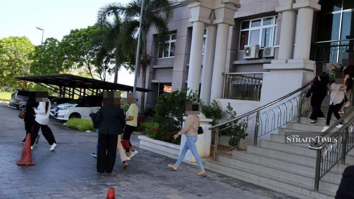 Kelantan Syariah Court Delays Proceedings Against 14 Men Accused of Cross-Dressing