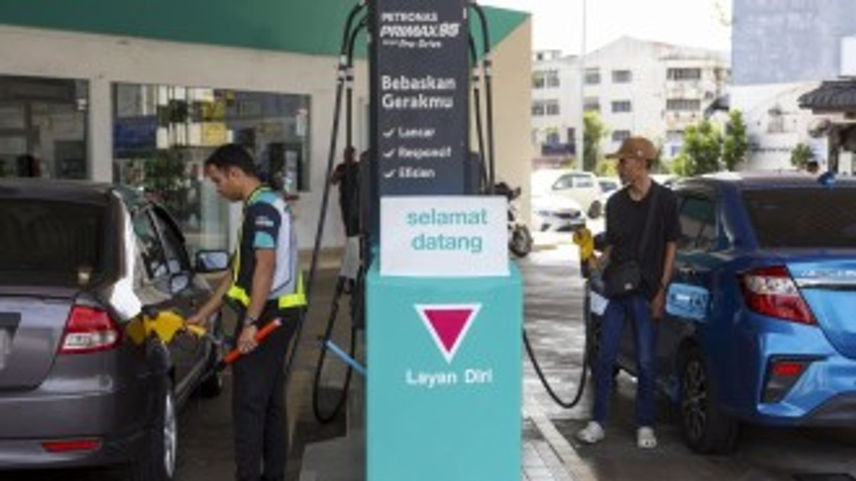 Petronas Fuel Supply Secure Until August, Government Assures Public