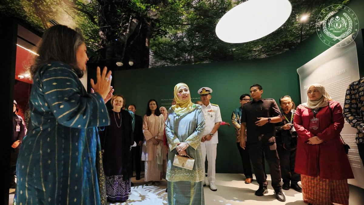 Queen Inaugurates Merdeka Textile Museum at Menara Merdeka