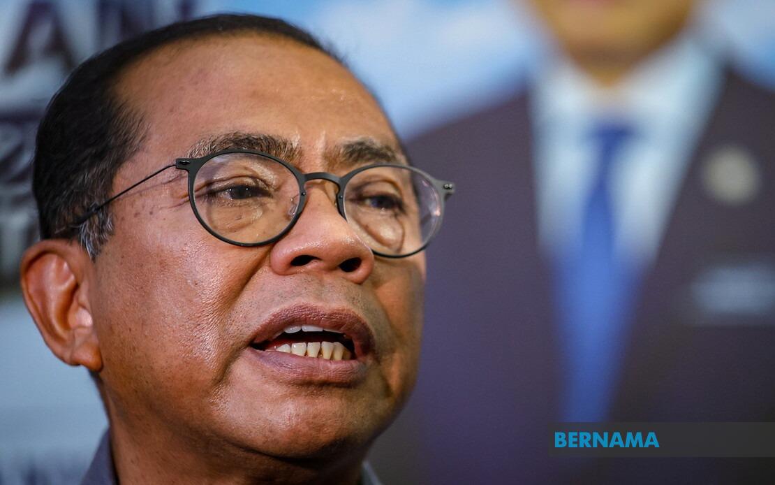 Malaysia's Defence Minister Mohamed Khaled Opens Strategic Visit to Vietnam