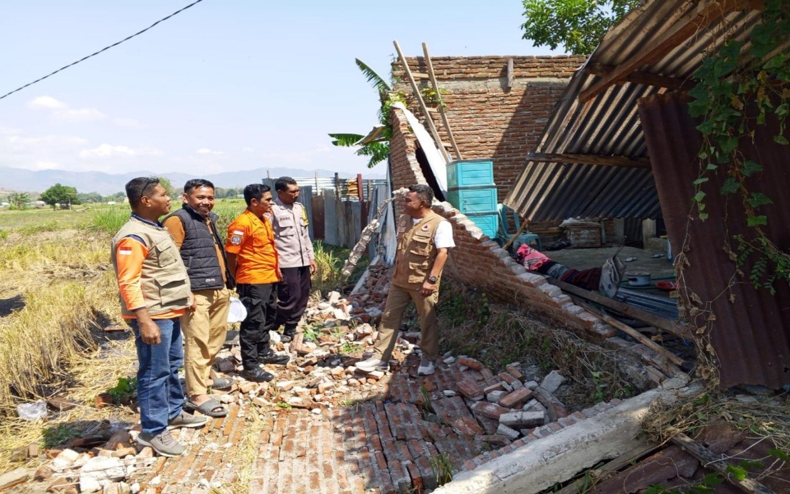 Death Toll Rises To 38 As Rescue Teams Battle To Reach Trapped Residents In Indonesia's Flores Earthquake