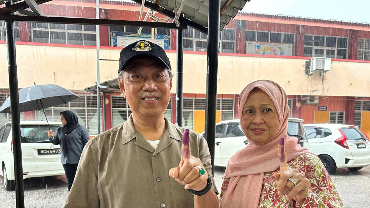 Johor Election Day: Bersatu Expects Over 70% Turnout Despite Wet Weather