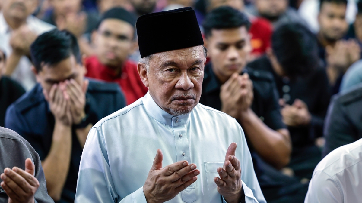 PM Anwar Extends Well-Wishes to Sultan Ibrahim Ahead of Medical Treatment