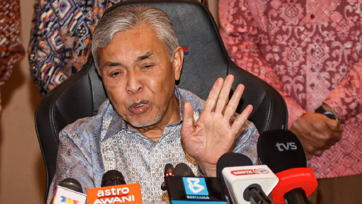 Zahid Rules Out Speculation of Move Against Anwar