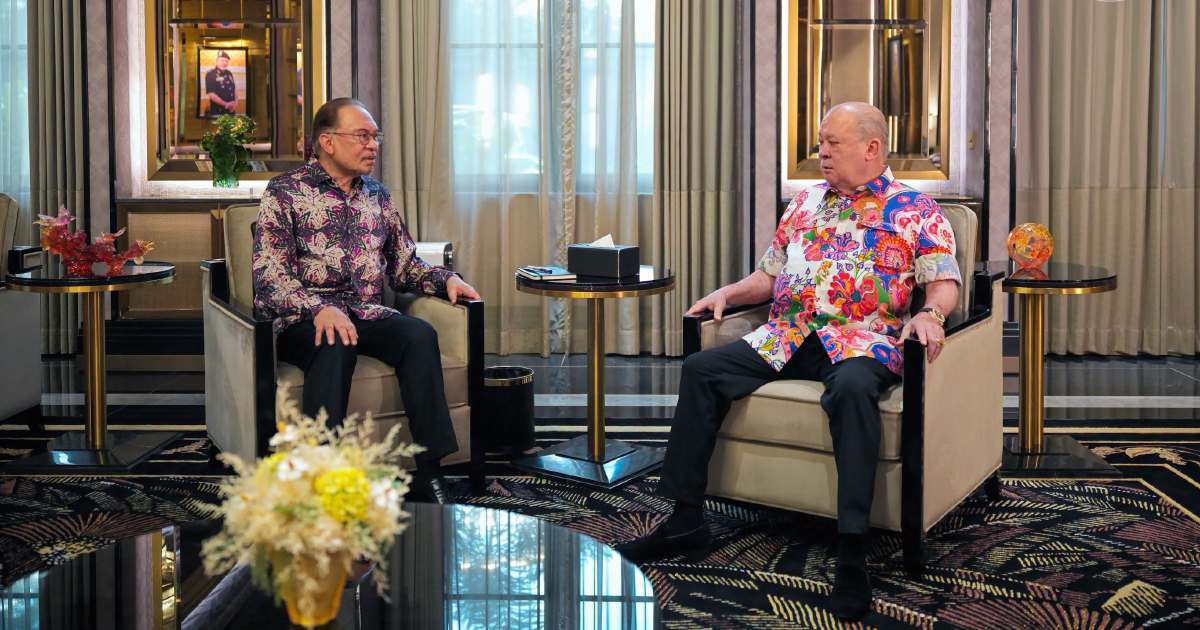 King Ibrahim Receives PM Anwar in Pre-National Day Audience