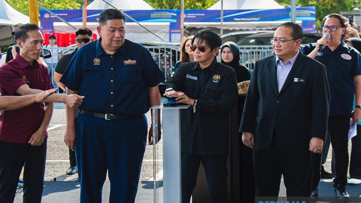 Azalina Calls on Johor Voters to Prioritise Continuity, Support BN in Upcoming Election