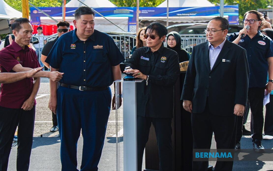 Azalina Calls on Johor Voters to Prioritise Continuity, Support BN in Upcoming Election