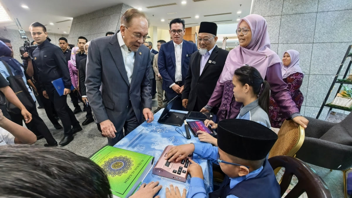 Learning Foreign Languages Will Not Diminish Bahasa Melayu, Says Anwar
