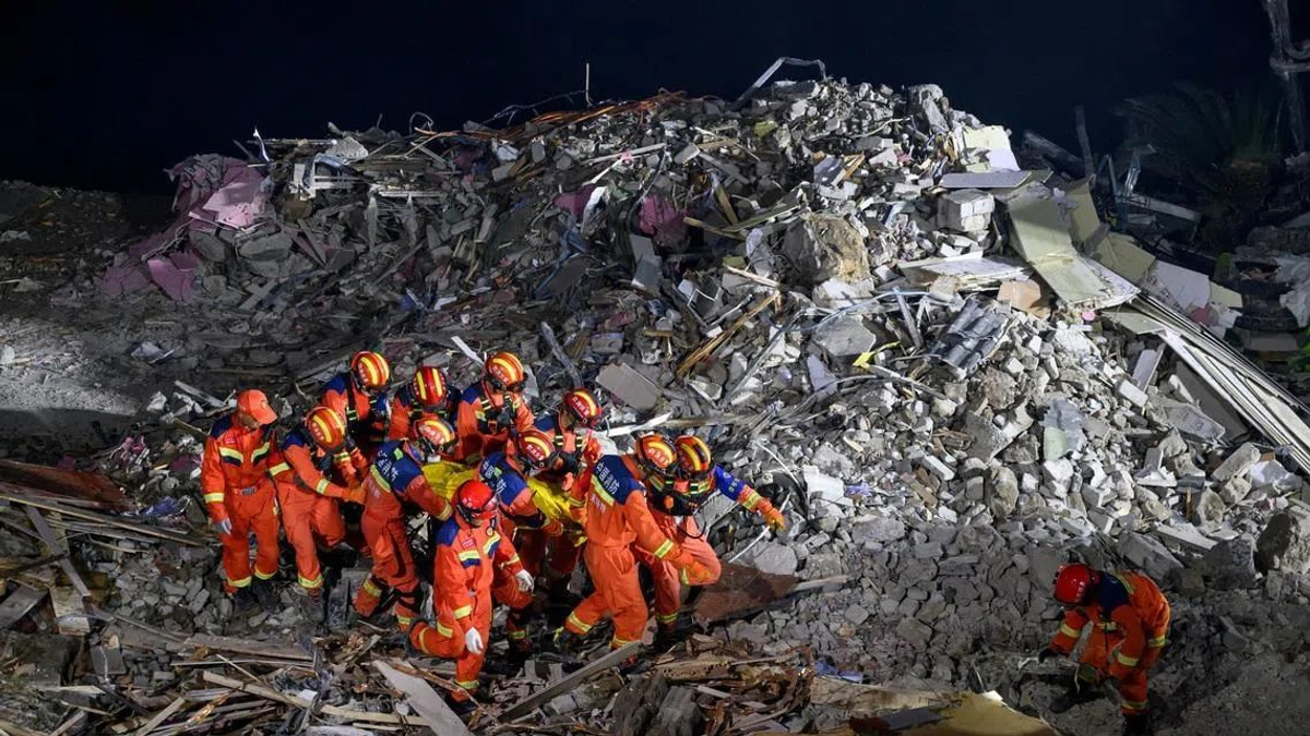 Chinese rescue teams blast through boulders to reach 34 missing after catastrophic landslide