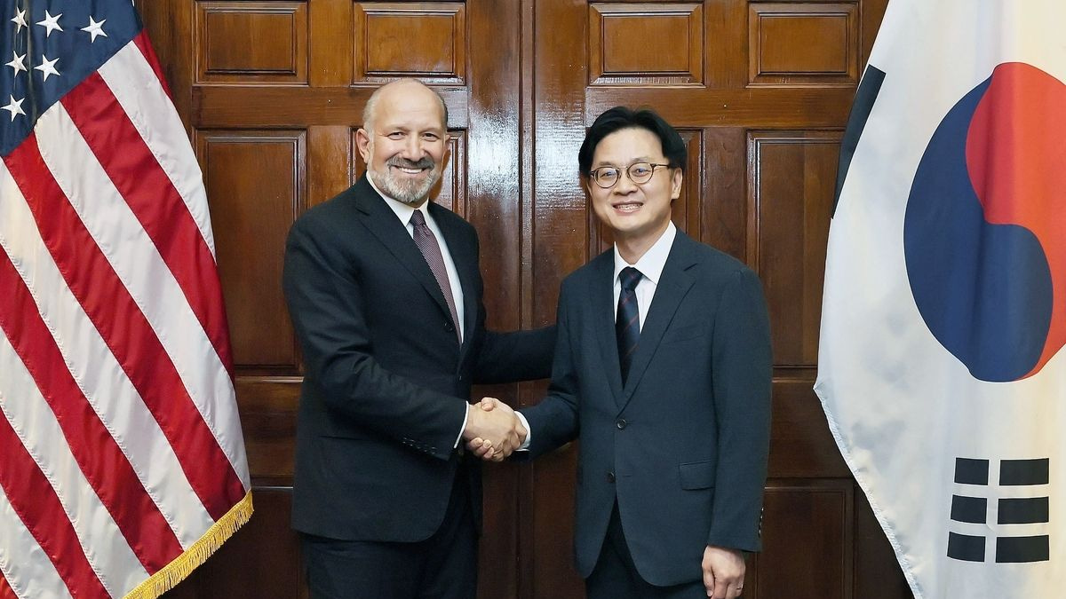 Seoul's Trade Minister Rushes to Washington as US Tariff Threat Looms