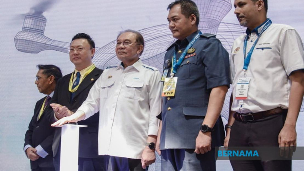 Malaysia Must Accelerate Drone Technology Development To Strengthen Economy, Says PM Anwar