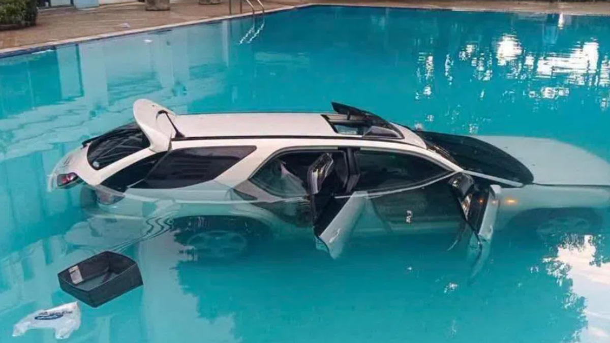 Thai man crashes SUV into university pool over mother's refusal to pay $775 rent